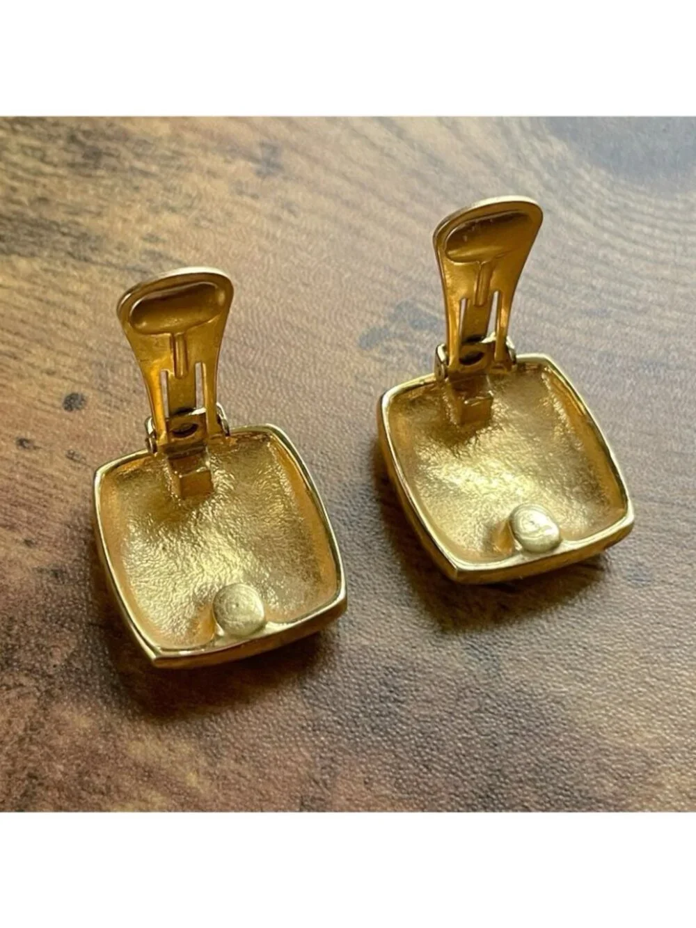 Vintage 1980s Modernist Earrings Glam Gold Tone Black Enamel Clip On Square
